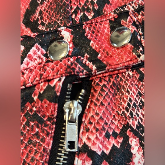 Fashion Nova Size 1X Faux Leather Skirt EUC - Picture 3 of 7